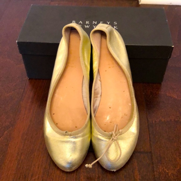 Barney’s New York gold flats - Picture 1 of 5
